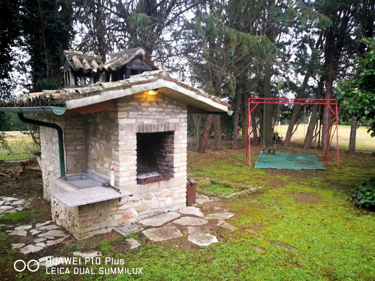 Villa Con Piscina 阿西西 外观 照片