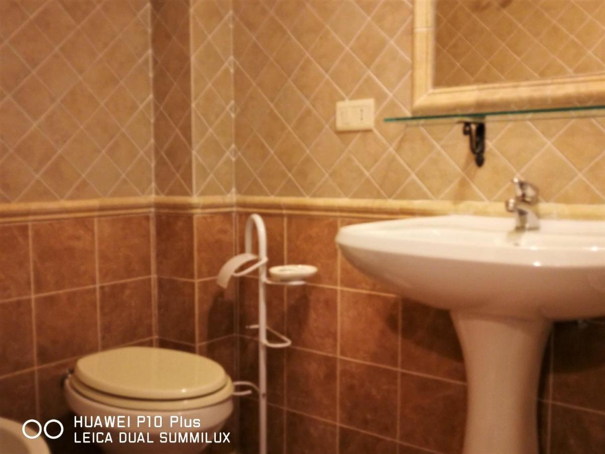 Villa Con Piscina 阿西西 外观 照片